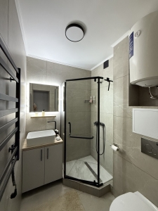 Сдаётся светлая и тёплая 1-комнатная студия в центре города (ул. Правда, 1 этаж).