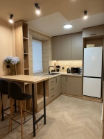 Сдаётся светлая и тёплая 1-комнатная студия в центре города (ул. Правда, 1 этаж).